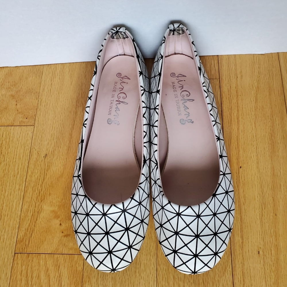 Geometric flats